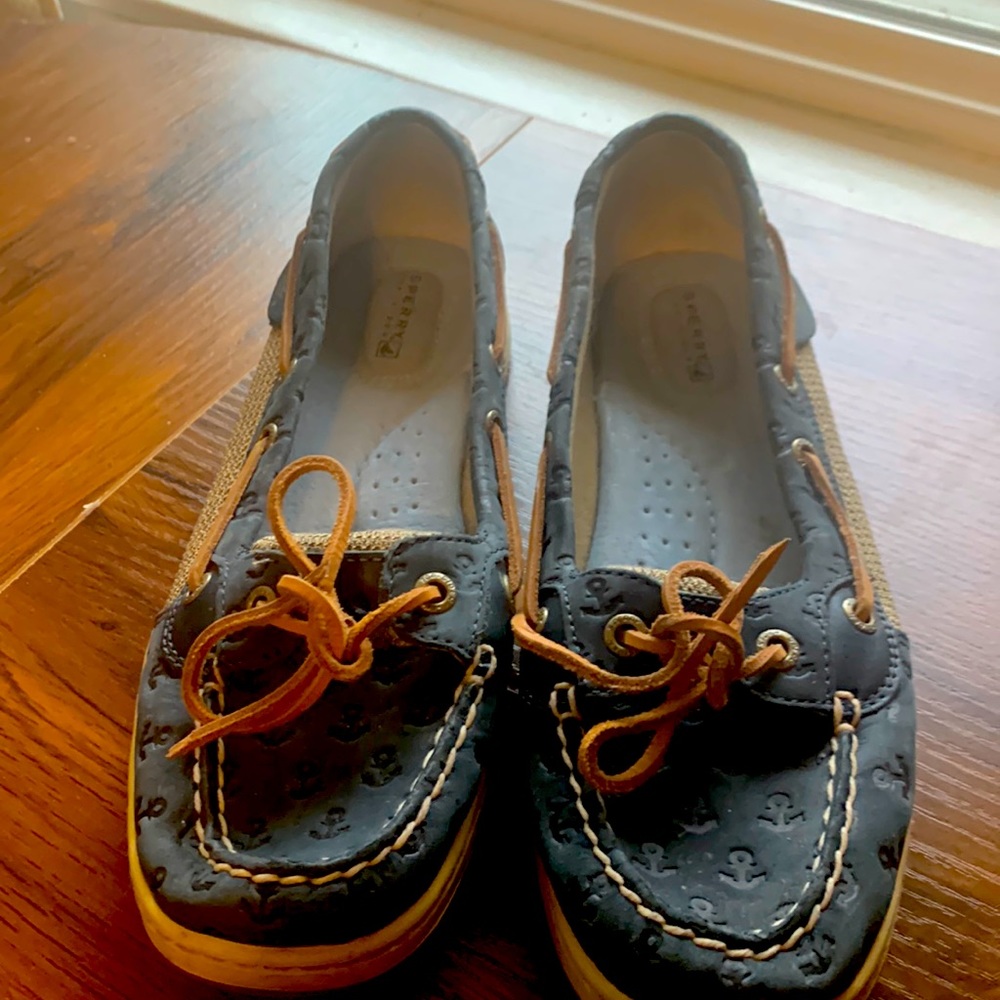 Sperry boat shoes with anchor detailing